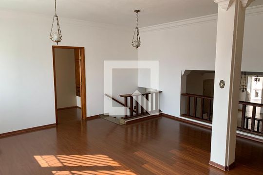 Sala de casa para alugar com 4 quartos, 408m² em Vila Ipiranga, Mogi das Cruzes