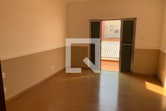 Sala de casa para alugar com 4 quartos, 408m² em Vila Ipiranga, Mogi das Cruzes