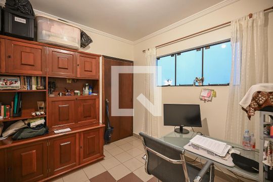 Escritório de casa à venda com 3 quartos, 320m² em Parque Monte Alegre, Taboão da Serra
