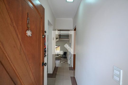Entrada de casa à venda com 3 quartos, 320m² em Parque Monte Alegre, Taboão da Serra