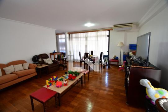 Sala de apartamento para alugar com 4 quartos, 224m² em Centro, Campinas