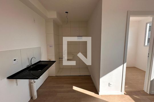 Sala/cozinha de kitnet/studio à venda com 2 quartos, 34m² em Jardim São Luís, São Paulo