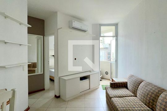 Sala de kitnet/studio para alugar com 1 quarto, 30m² em Jardim Paulista, São Paulo