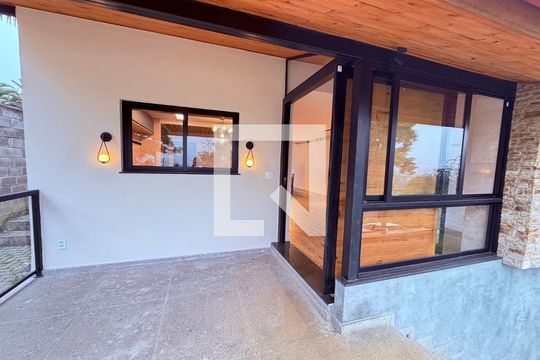 Casa para alugar com 4 quartos, 351m² em Novo Horizonte, Juiz de Fora