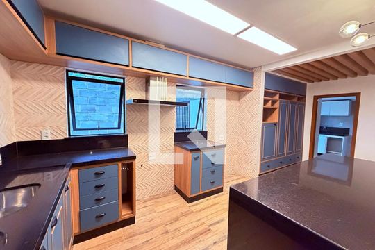 Casa para alugar com 4 quartos, 351m² em Novo Horizonte, Juiz de Fora