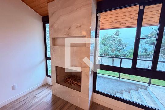 Casa para alugar com 4 quartos, 351m² em Novo Horizonte, Juiz de Fora