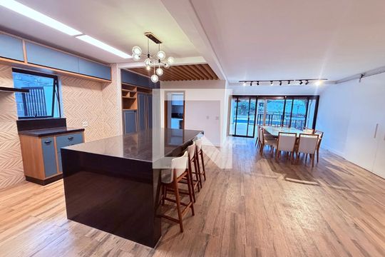 Casa para alugar com 4 quartos, 351m² em Novo Horizonte, Juiz de Fora