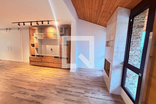 Casa para alugar com 4 quartos, 351m² em Novo Horizonte, Juiz de Fora