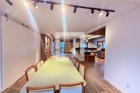 Casa para alugar com 4 quartos, 351m² em Novo Horizonte, Juiz de Fora