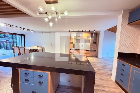 Casa para alugar com 4 quartos, 351m² em Novo Horizonte, Juiz de Fora