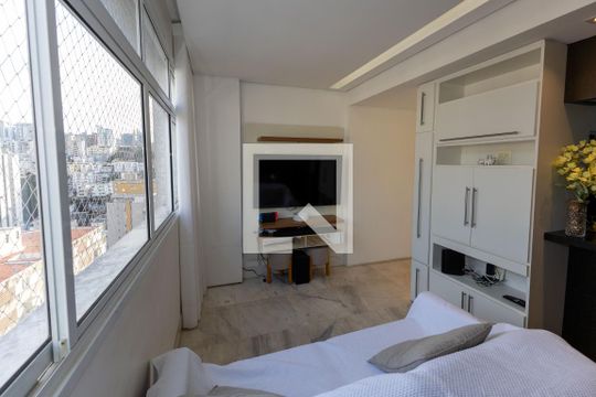 Sala de TV de apartamento para alugar com 3 quartos, 72m² em Santo Antônio, Belo Horizonte
