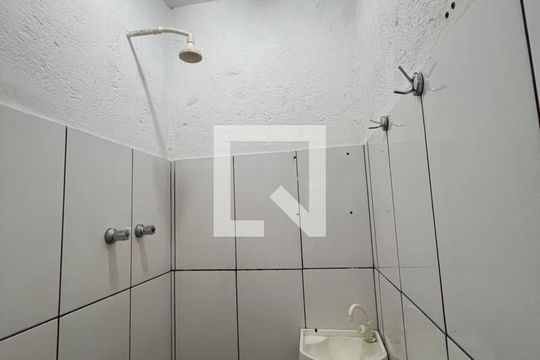 Banheiro de kitnet/studio para alugar com 1 quarto, 11m² em Santo Andre, Belo Horizonte