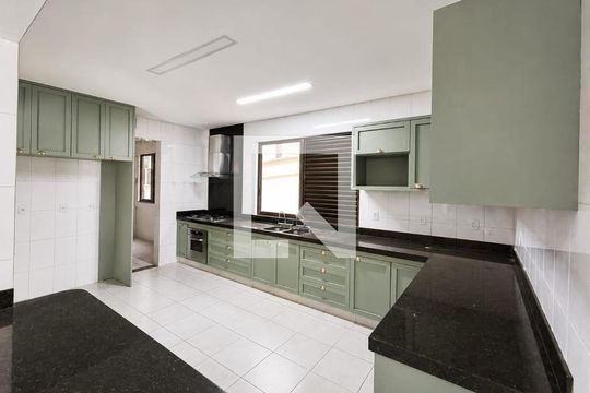 Cozinha de casa de condomínio para alugar com 5 quartos, 400m² em Alphaville Araguaia, Goiânia