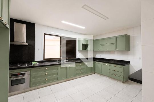 Cozinha de casa de condomínio para alugar com 5 quartos, 400m² em Alphaville Araguaia, Goiânia