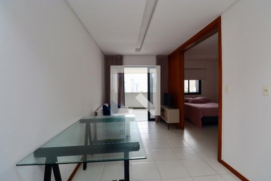 Sala de apartamento para alugar com 1 quarto, 52m² em Caminho das Árvores, Salvador