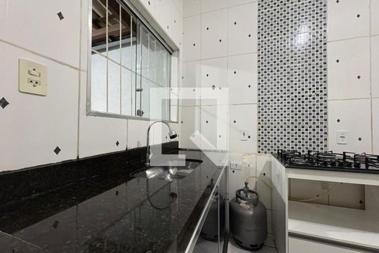 Cozinha de kitnet/studio para alugar com 1 quarto, 30m² em Vale Do Jatoba (Barreiro, Contagem