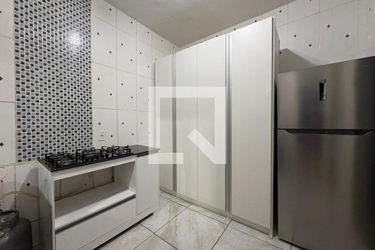 Cozinha de kitnet/studio para alugar com 1 quarto, 30m² em Vale Do Jatoba (Barreiro, Contagem