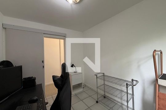 Quarto 1 de apartamento para alugar com 2 quartos, 48m² em Jacarepaguá, Rio de Janeiro