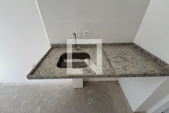 Sala/Cozinha de apartamento à venda com 1 quarto, 28m² em Vila Olímpia, São Paulo