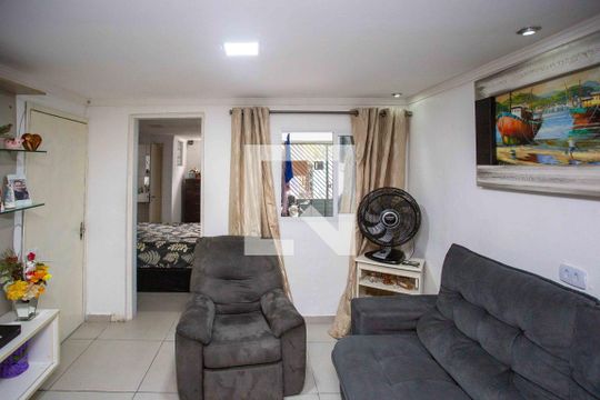 Sala de casa à venda com 2 quartos, 90m² em Piraporinha, Diadema