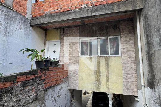 Fachada de casa à venda com 2 quartos, 125m² em Santa Maria, Osasco