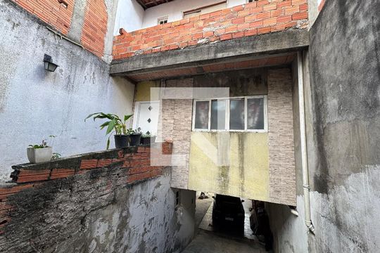 Fachada de casa à venda com 2 quartos, 125m² em Santa Maria, Osasco