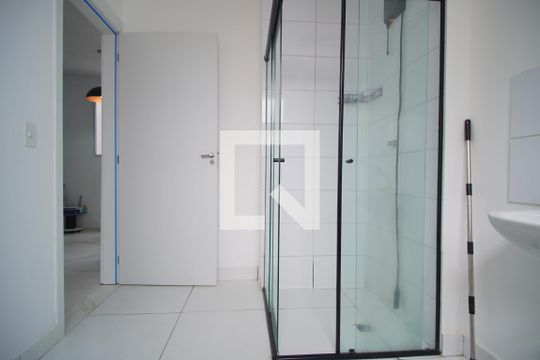 Banheiro de apartamento à venda com 1 quarto, 39m² em Rubem Berta, Porto Alegre