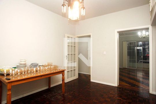 Sala 2 de apartamento para alugar com 3 quartos, 150m² em Petrópolis, Porto Alegre