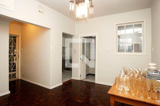 Sala 2 de apartamento para alugar com 3 quartos, 150m² em Petrópolis, Porto Alegre