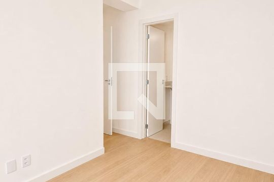 Sala/cozinha de apartamento para alugar com 2 quartos, 55m² em Jardim Sabará, Porto Alegre