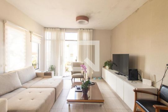 Casa à venda com 3 quartos, 300m² em Sítio Cercado, Curitiba
