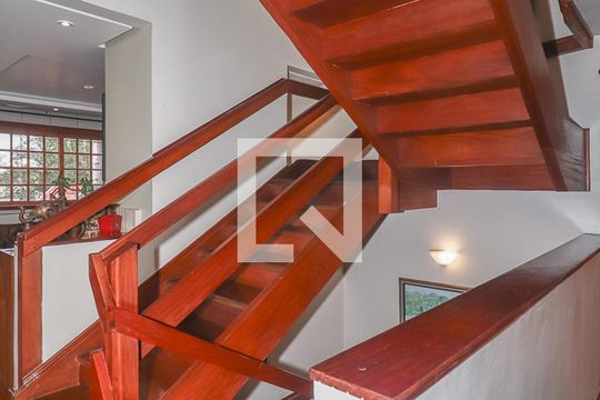 Escada de casa de condomínio à venda com 3 quartos, 234m² em Boa Vista, Porto Alegre