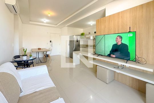 Sala de TV de apartamento para alugar com 2 quartos, 90m² em Jurerê Internacional, Florianópolis