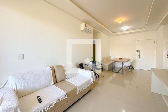 Sala de TV de apartamento para alugar com 2 quartos, 90m² em Jurerê Internacional, Florianópolis