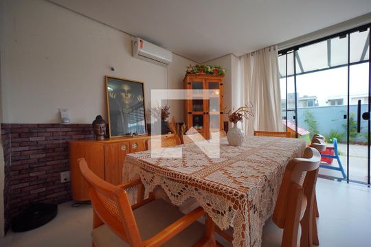 Sala de Jantar de casa de condomínio para alugar com 4 quartos, 260m² em São João do Rio Vermelho, Florianópolis