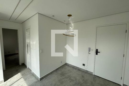 Sala de apartamento para alugar com 2 quartos, 44m² em Jardim Maringa, São Paulo