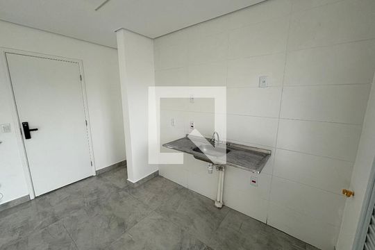 Cozinha de apartamento para alugar com 2 quartos, 44m² em Jardim Maringa, São Paulo