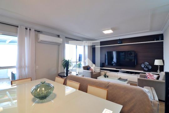 Sala  de apartamento à venda com 3 quartos, 150m² em Vila Mussoline, São Bernardo do Campo