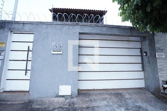 Casa à venda com 3 quartos, 360m² em Jardim Balneario Meia Ponte, Goiânia