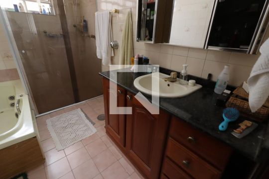 Banheiro da Suíte 1 de casa à venda com 6 quartos, 418m² em City Bussocaba, Osasco