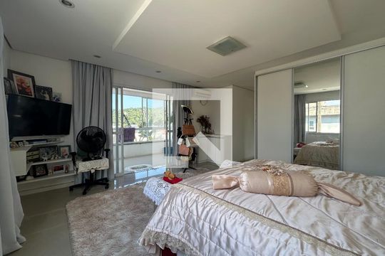 Suíte 1 de casa para alugar com 5 quartos, 440m² em Cacupé, Florianópolis