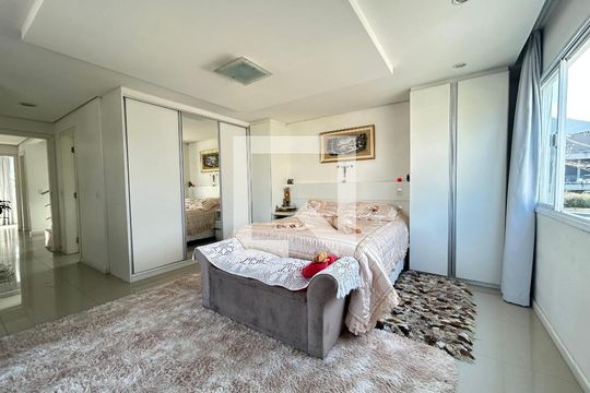 Suíte 1 de casa para alugar com 5 quartos, 440m² em Cacupé, Florianópolis
