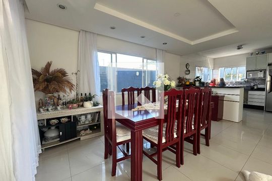Sala de casa para alugar com 5 quartos, 440m² em Cacupé, Florianópolis