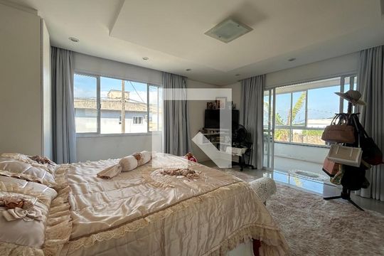 Suíte 1 de casa para alugar com 5 quartos, 440m² em Cacupé, Florianópolis