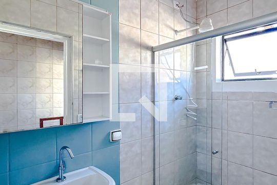 Banheiro de casa para alugar com 1 quarto, 65m² em Penha de França, São Paulo