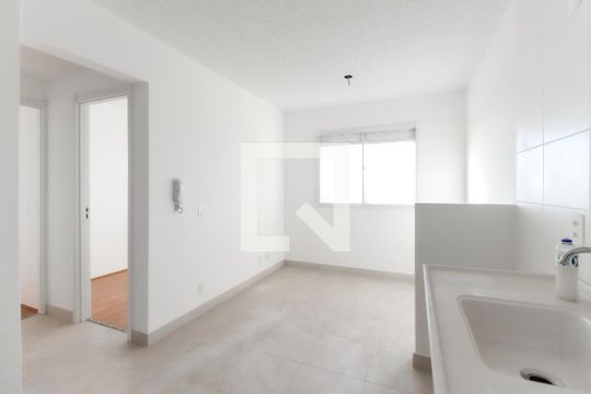 Sala - Cozinha de apartamento à venda com 2 quartos, 32m² em Fazenda Aricanduva, São Paulo