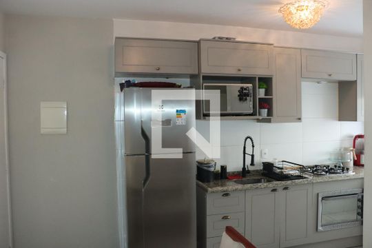 Apartamento para alugar com 2 quartos, 43m² em Parque Rincao, Cotia