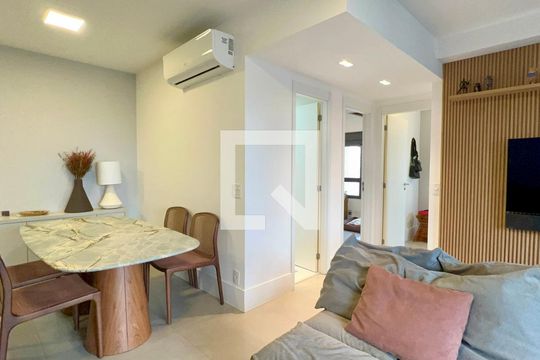 Sala de apartamento à venda com 2 quartos, 71m² em Pinheiros, São Paulo