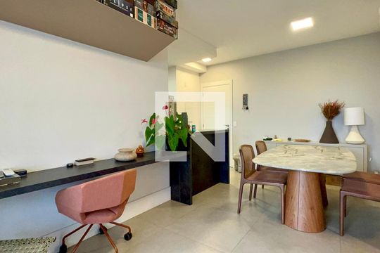 Sala de apartamento à venda com 2 quartos, 71m² em Pinheiros, São Paulo