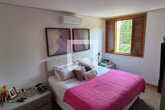 Quarto de casa de condomínio à venda com 4 quartos, 300m² em Suru, Barueri